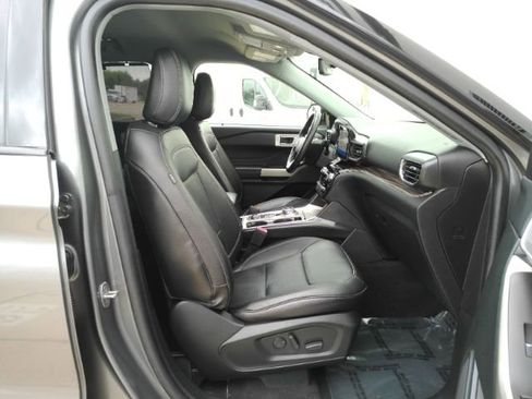 Used 2024 Ford Explorer Limited image 19