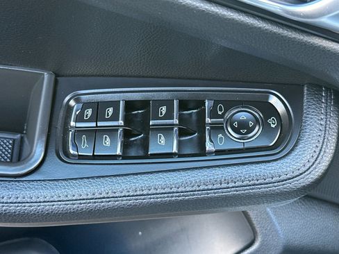 Used 2024 Porsche Macan image 12