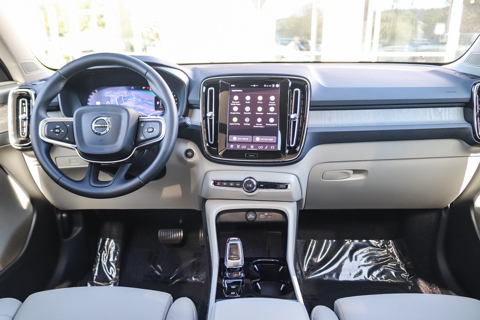Used 2026 Volvo XC40 B5 Plus AWD/4WD image 13