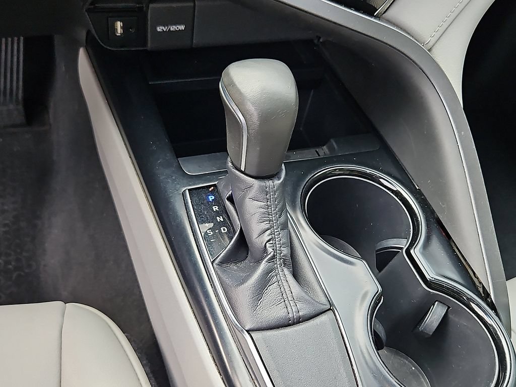 Used 2019 Toyota Camry SE w/ Convenience Package FWD image 14