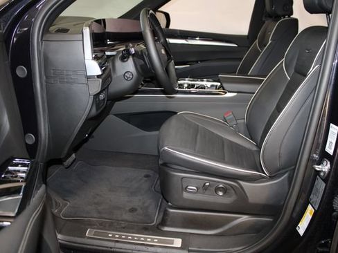 Certified 2025 Cadillac Escalade Sport w/ Touring Package AWD/4WD image 8