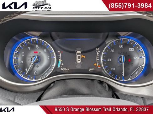 Used 2022 Chrysler Pacifica Touring-L w/ Uconnect Theater Family Group FWD image 32