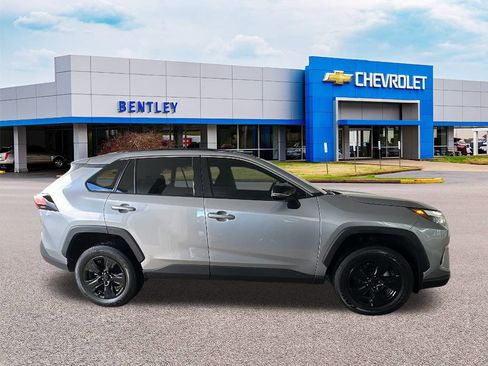 Used 2023 Toyota RAV4 XLE image 7