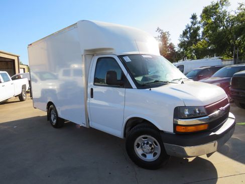 Used 2016 Chevrolet Express 3500 image 3
