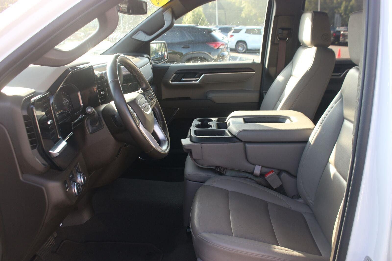 Used 2025 GMC Sierra 1500 SLT AWD/4WD image 17