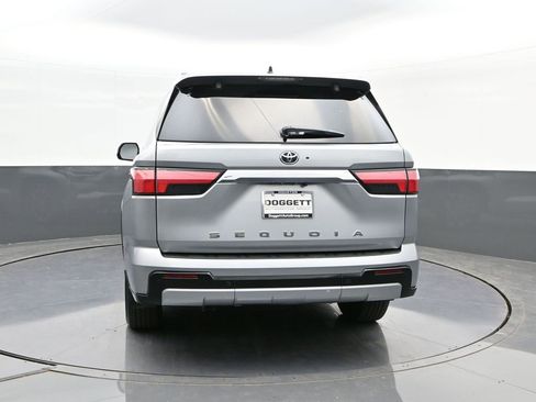Used 2023 Toyota Sequoia Platinum image 8