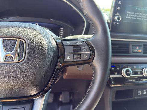 Used 2025 Honda Pilot Elite image 18