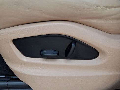 Certified 2023 Porsche Cayenne Platinum Edition image 18