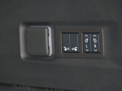 Used 2025 GMC Yukon Denali w/ Sun & Power Step Package RWD image 37