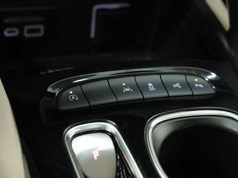 Used 2022 Buick Envision Avenir w/ Technology Package II image 24