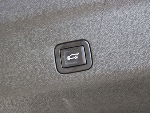 Used 2022 Chevrolet Tahoe Z71 image 38