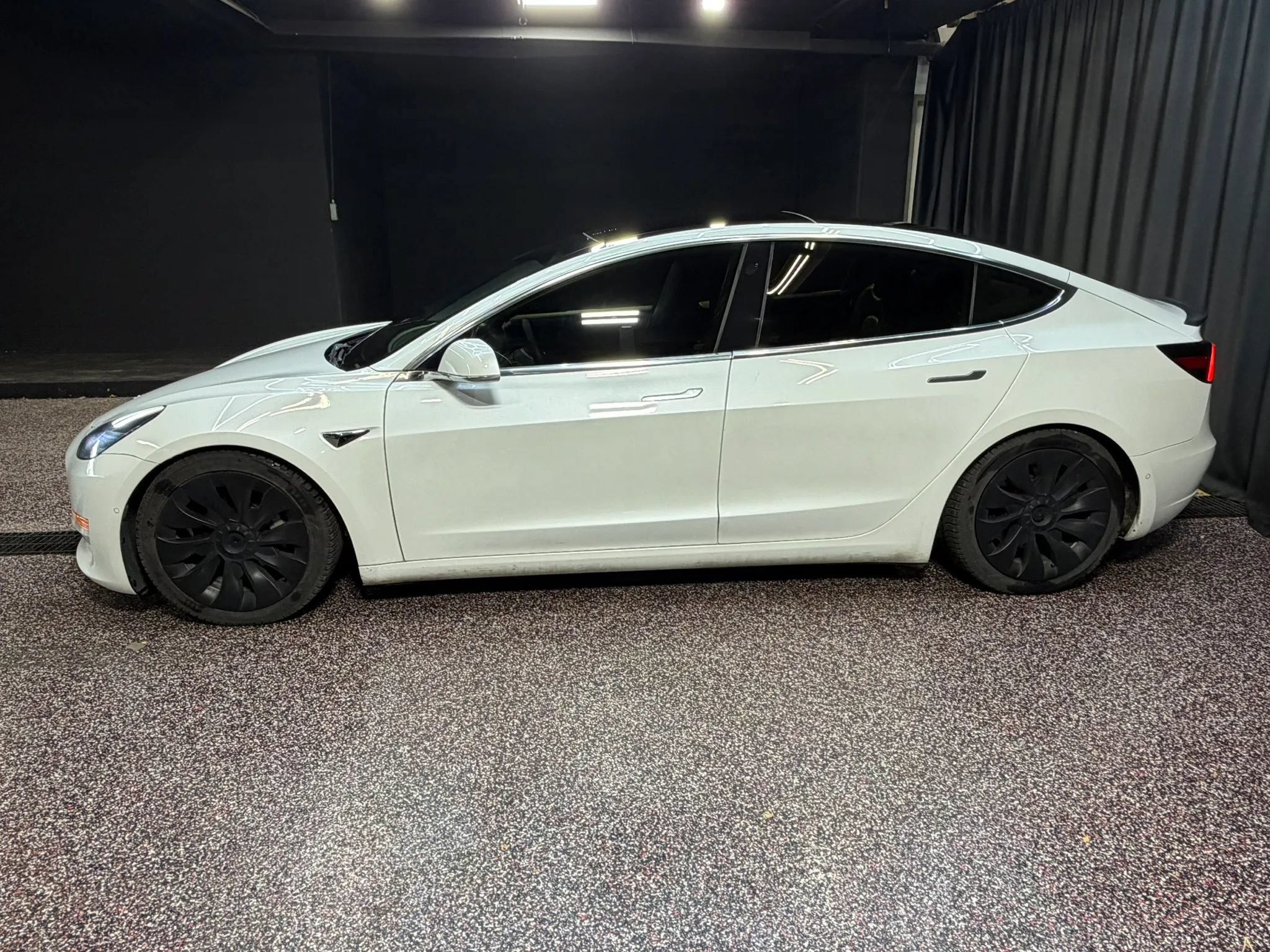 Used 2020 Tesla Model 3 Long Range AWD/4WD image 4