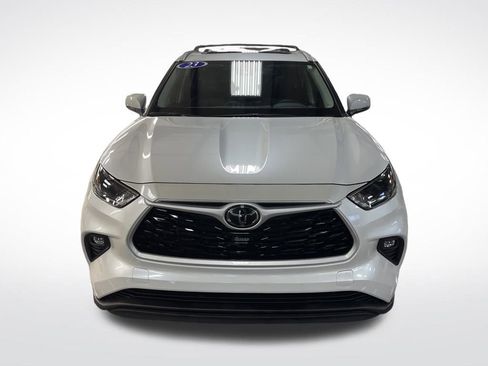 Certified 2023 Toyota Highlander XLE image 8