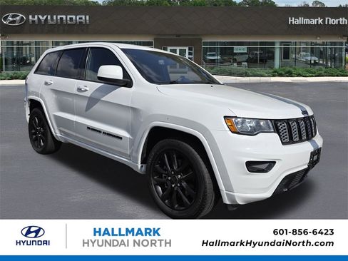 Used 2022 Jeep Grand Cherokee Laredo X image 1