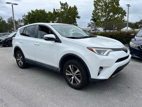Used 2018 Toyota RAV4 XLE image 1