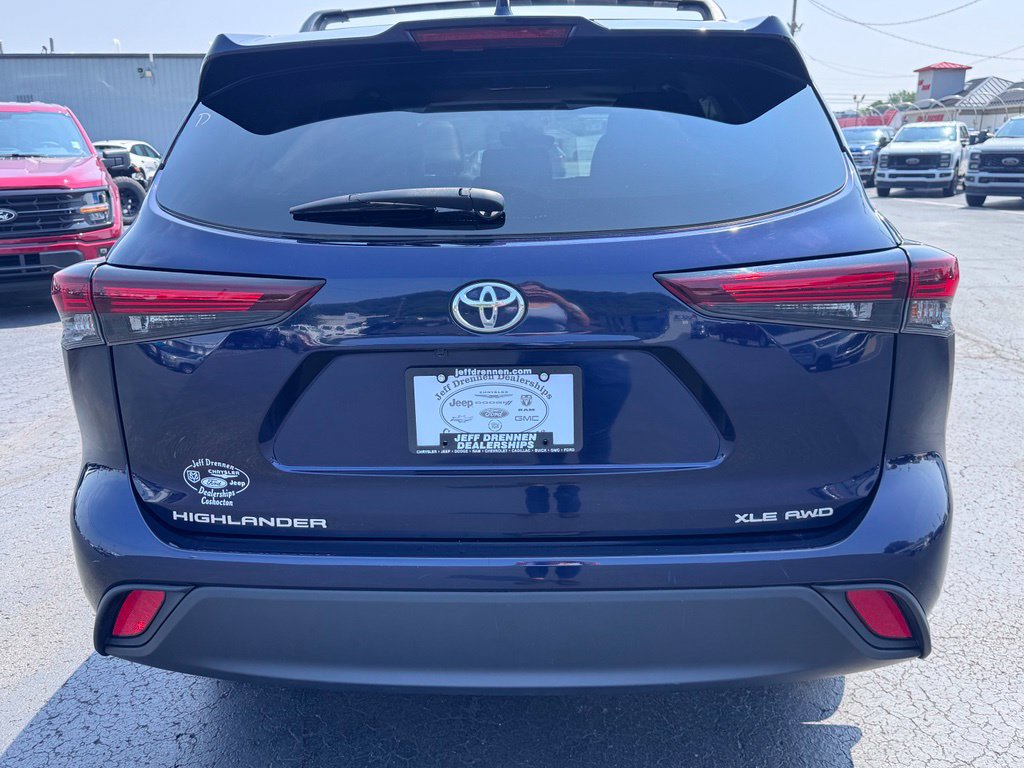 Used 2024 Toyota Highlander XLE AWD/4WD image 8