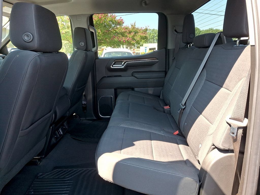 Used 2023 Chevrolet Silverado 1500 LT AWD/4WD image 10