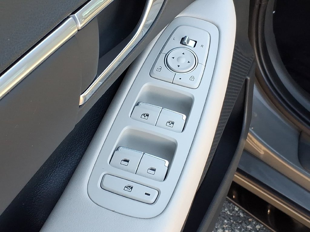 Used 2023 Hyundai Sonata SEL w/ Preferred Accessory Package FWD image 14