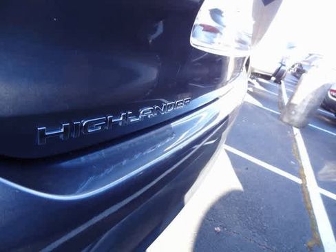 Used 2023 Toyota Highlander L image 19