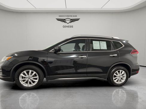 Used 2019 Nissan Rogue SV AWD/4WD image 2