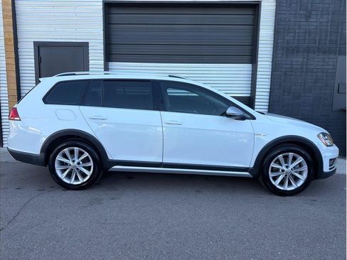 Used 2017 Volkswagen Golf Alltrack SE AWD/4WD image 10