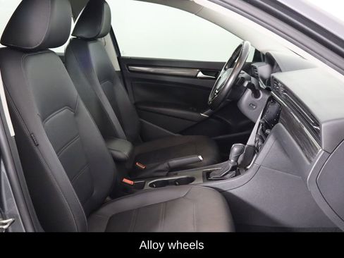 Used 2020 Volkswagen Passat 2.0T R-Line image 17