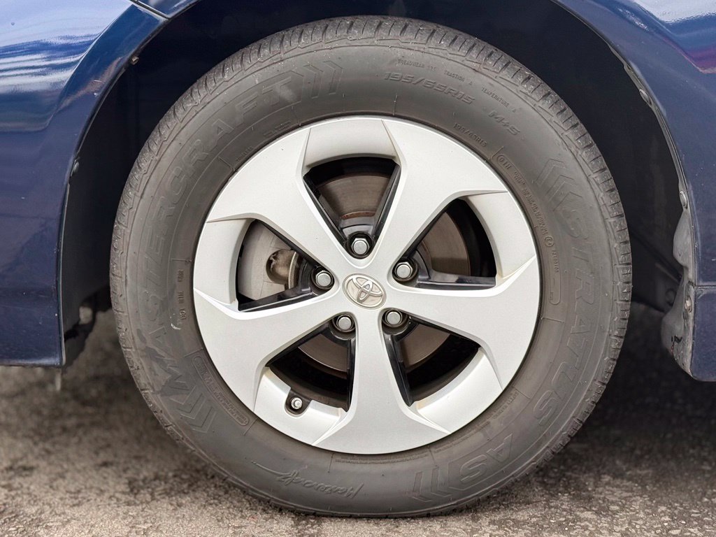 Used 2015 Toyota Prius Three w/ Solar Roof Package FWD image 9