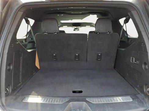 Used 2023 Chevrolet Suburban Premier image 26