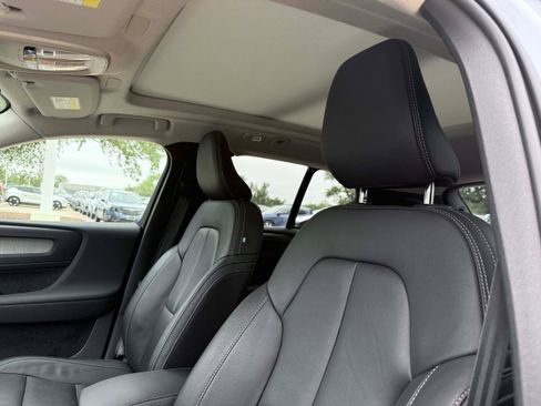Certified 2025 Volvo XC40 B5 Core AWD/4WD image 13