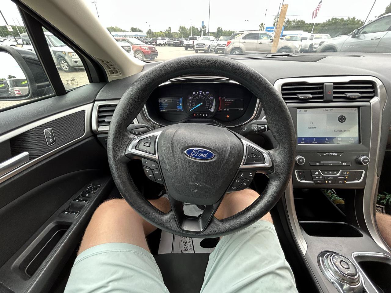 Used 2020 Ford Fusion SE FWD image 28