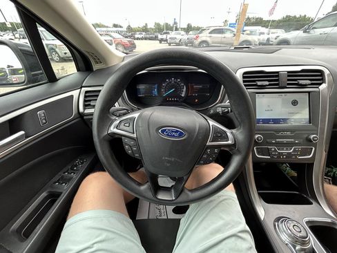 Used 2020 Ford Fusion SE FWD image 28
