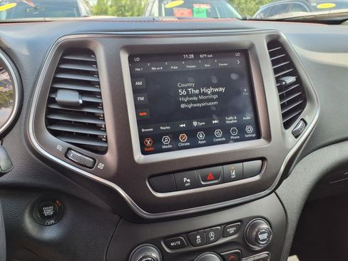 Used 2021 Jeep Cherokee Trailhawk image 11