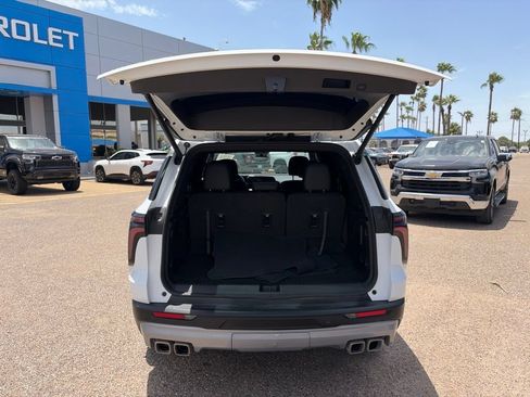 Used 2026 Chevrolet Traverse LT w/ Driver Confidence Package FWD image 7