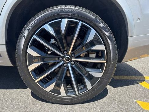 Certified 2025 Volvo XC90 B6 Plus AWD/4WD image 9