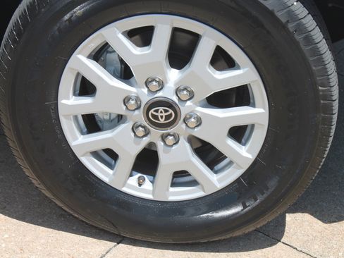 Used 2024 Toyota Tacoma 2WD Double Cab image 3