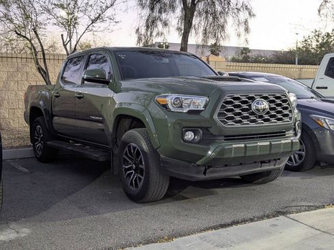 Used 2022 Toyota Tacoma TRD Sport w/ Technology Package image 3