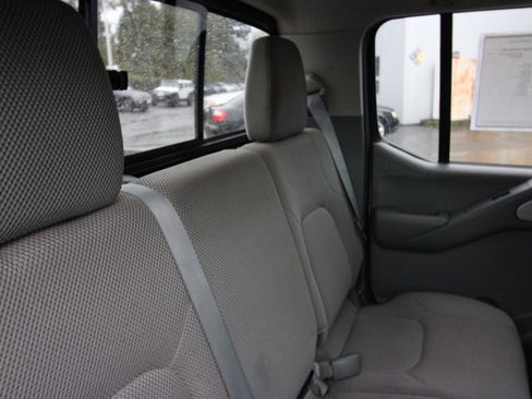 Used 2014 Nissan Frontier SV image 25