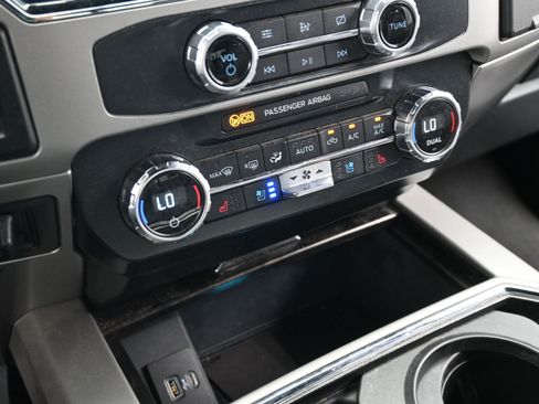 Used 2022 Ford F250 Lariat w/ Lariat Value Package AWD/4WD image 18