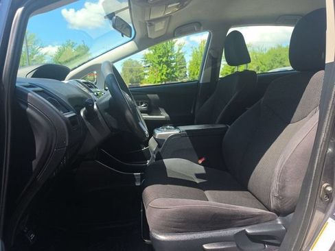 Used 2017 Toyota Prius V Two w/ Carpet Mat Package FWD image 9