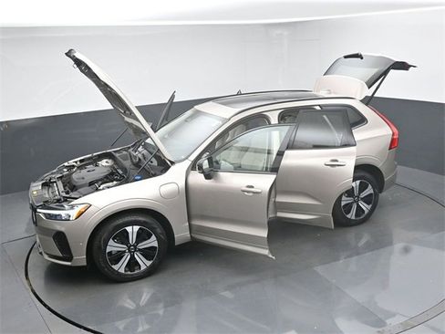 Used 2024 Volvo XC60 T8 Plus w/ Protection Package Premier image 51