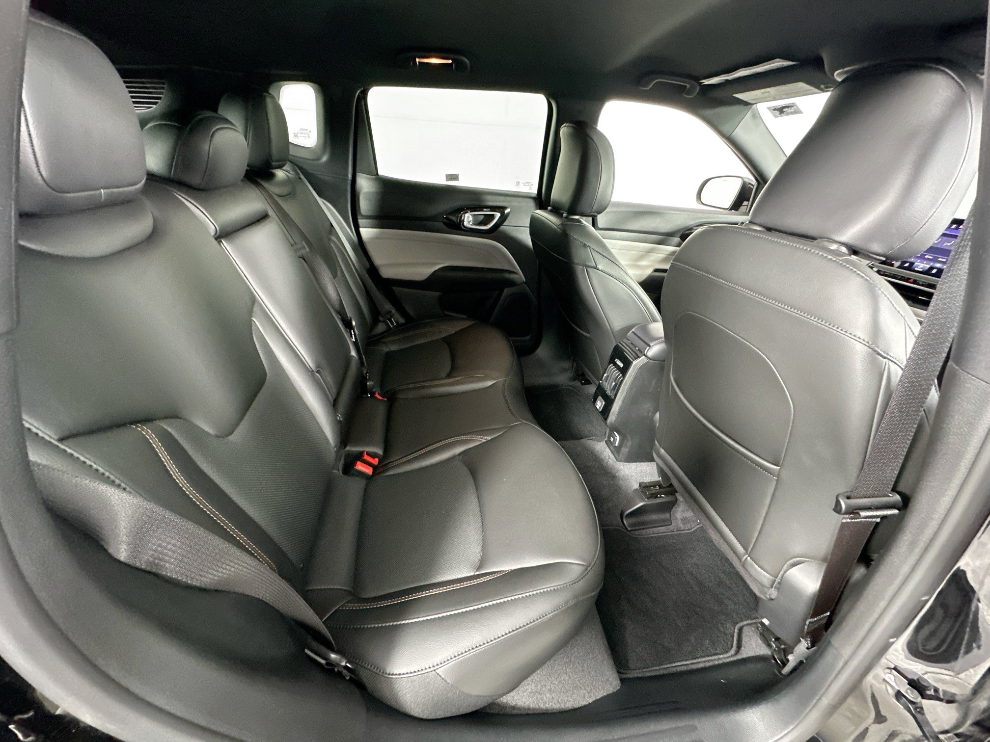 Used 2023 Jeep Compass Limited AWD/4WD image 25