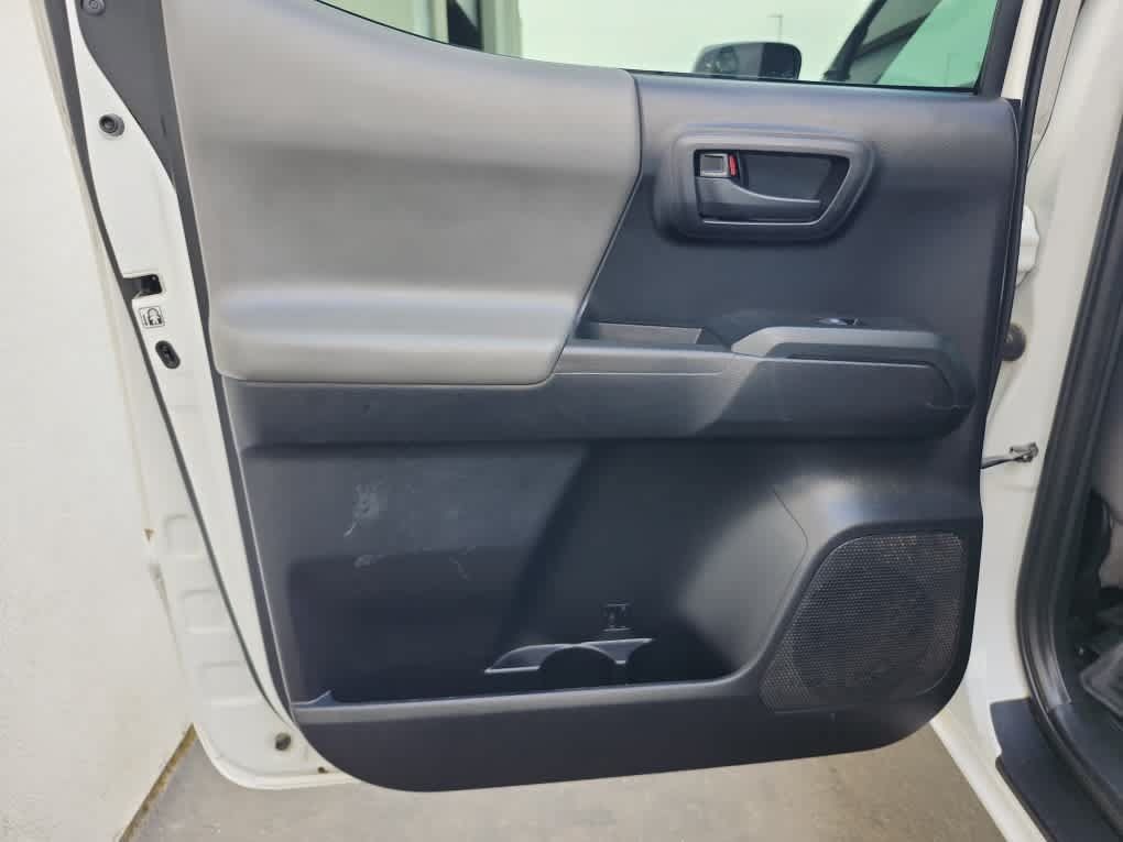Used 2020 Toyota Tacoma SR AWD/4WD image 14