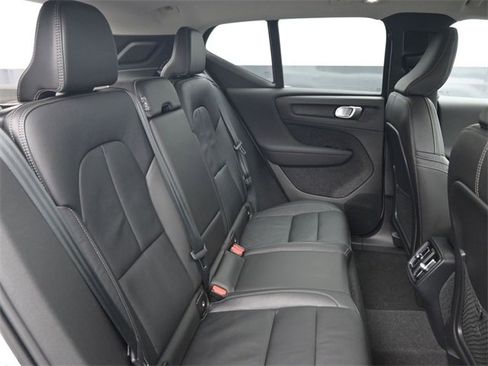 Used 2024 Volvo XC40 B5 Plus image 30