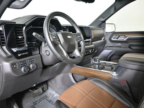 Used 2024 Chevrolet Silverado 1500 High Country w/ Technology Package AWD/4WD image 23