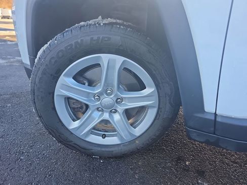 Used 2023 Jeep Compass Latitude w/ Sun and Sound Group image 15