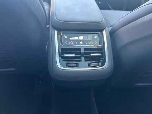 Certified 2025 Volvo XC90 B6 Plus AWD/4WD image 17