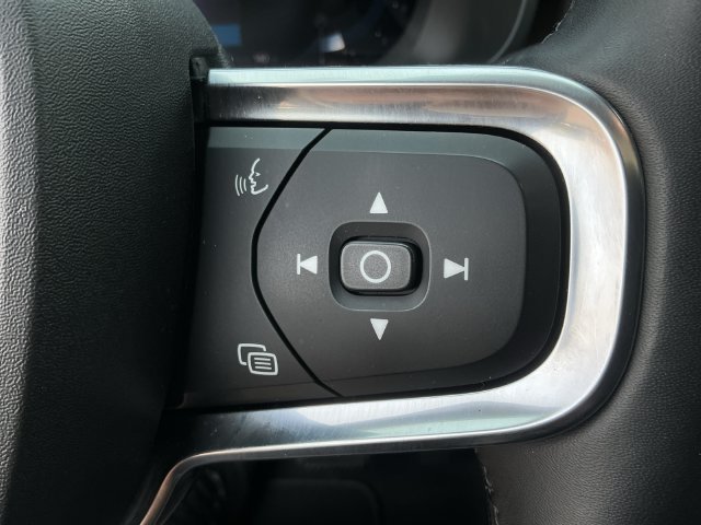 Used 2023 Volvo XC40 B5 Plus AWD/4WD image 20
