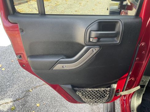 Used 2013 Jeep Wrangler Unlimited Sport image 27