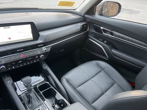 Certified 2024 Kia Telluride EX w/ EX Captain's Chair Package image 24
