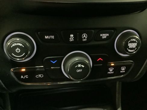 Used 2019 Jeep Cherokee Latitude Plus image 35